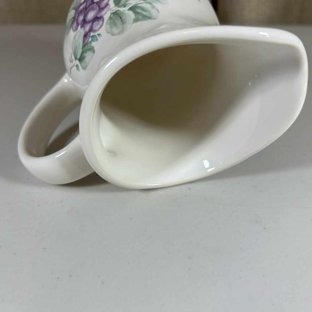 Pfaltzgraff creamer grapevine pattern - Picture 6 of 7